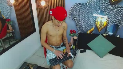 SkinnycuteAlyer live cam on Cam4