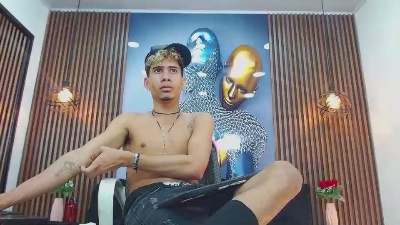 SkinnycuteAlyer live cam on Cam4