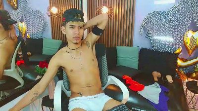 SkinnycuteAlyer live cam on Cam4