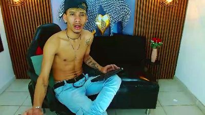 SkinnycuteAlyer live cam on Cam4