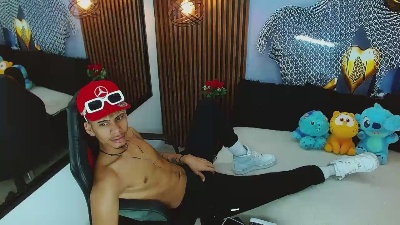 SkinnycuteAlyer live cam on Cam4
