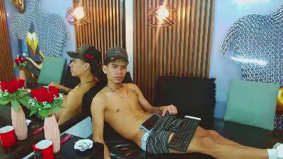 SkinnycuteAlyer live cam on Cam4