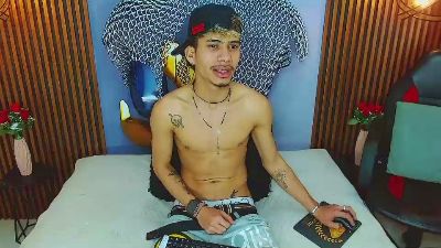 SkinnycuteAlyer live cam on Cam4