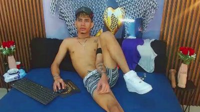 SkinnycuteAlyer live cam on Cam4