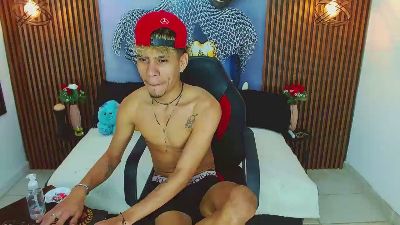 SkinnycuteAlyer live cam on Cam4