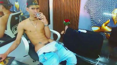 SkinnycuteAlyer live cam on Cam4