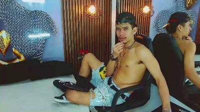 SkinnycuteAlyer live cam on Cam4
