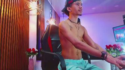 SkinnycuteAlyer live cam on Cam4