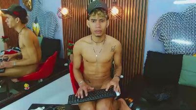 SkinnycuteAlyer live cam on Cam4