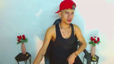 SkinnycuteAlyer live cam on Cam4