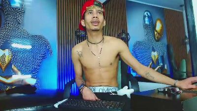 SkinnycuteAlyer live cam on Cam4