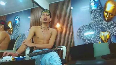 SkinnycuteAlyer live cam on Cam4