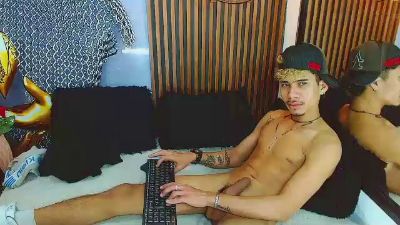 SkinnycuteAlyer live cam on Cam4