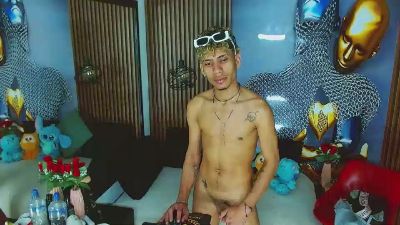 SkinnycuteAlyer live cam on Cam4