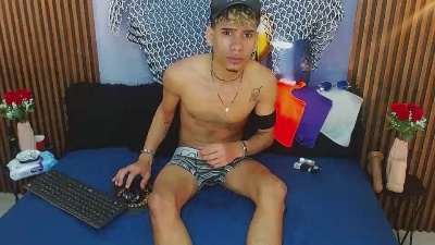 SkinnycuteAlyer live cam on Cam4