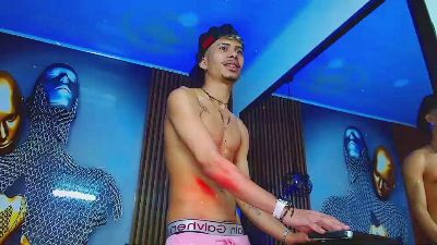 SkinnycuteAlyer live cam on Cam4