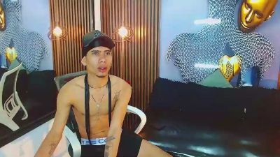 SkinnycuteAlyer live cam on Cam4