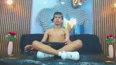 SkinnycuteAlyer live cam on Cam4
