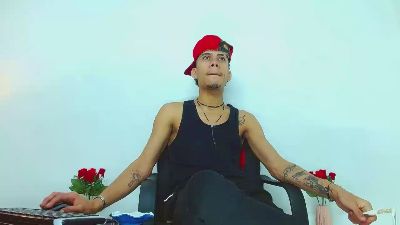 SkinnycuteAlyer live cam on Cam4
