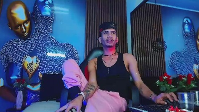 SkinnycuteAlyer live cam on Cam4