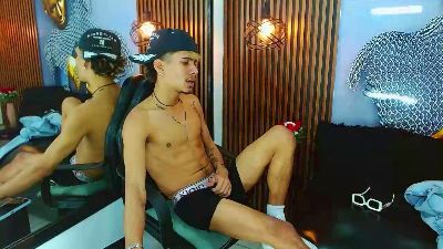 SkinnycuteAlyer live cam on Cam4