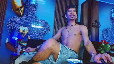 SkinnycuteAlyer live cam on Cam4
