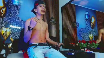SkinnycuteAlyer live cam on Cam4