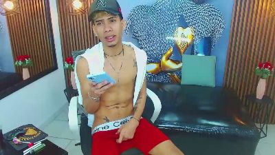 SkinnycuteAlyer live cam on Cam4