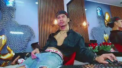 SkinnycuteAlyer live cam on Cam4