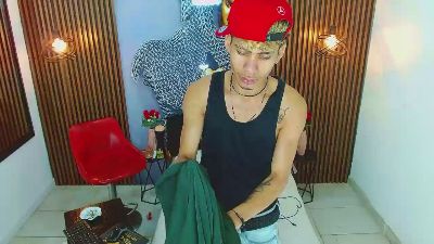 SkinnycuteAlyer live cam on Cam4