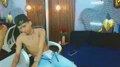 SkinnycuteAlyer live cam on Cam4