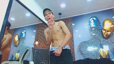SkinnycuteAlyer live cam on Cam4