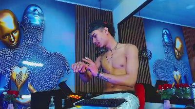 SkinnycuteAlyer live cam on Cam4
