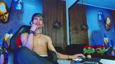 SkinnycuteAlyer live cam on Cam4