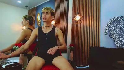 SkinnycuteAlyer live cam on Cam4