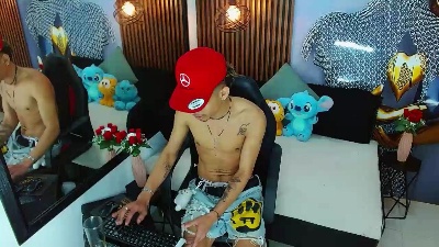 SkinnycuteAlyer live cam on Cam4