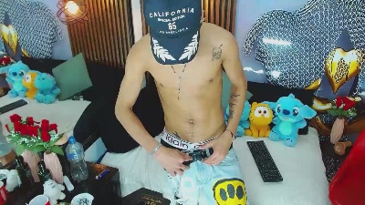 SkinnycuteAlyer live cam on Cam4