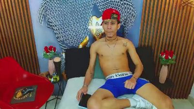 SkinnycuteAlyer live cam on Cam4