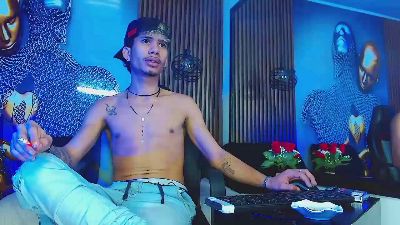 SkinnycuteAlyer live cam on Cam4