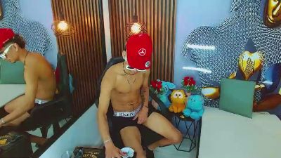 SkinnycuteAlyer live cam on Cam4