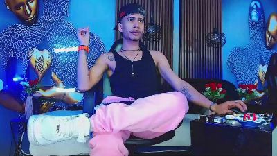 SkinnycuteAlyer live cam on Cam4