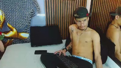 SkinnycuteAlyer live cam on Cam4