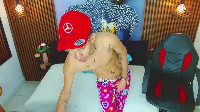 SkinnycuteAlyer live cam on Cam4