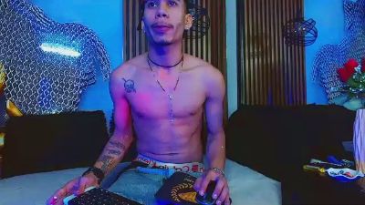 SkinnycuteAlyer live cam on Cam4