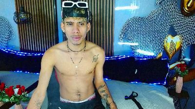 SkinnycuteAlyer live cam on Cam4