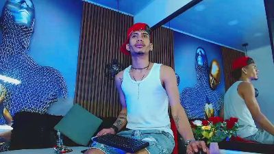 SkinnycuteAlyer live cam on Cam4