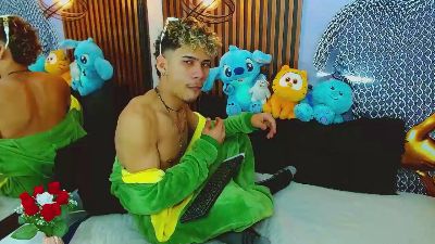 SkinnycuteAlyer live cam on Cam4