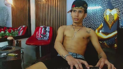SkinnycuteAlyer live cam on Cam4