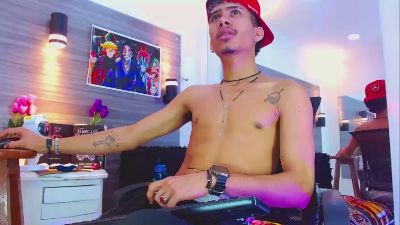 Skinnycutte live cam on Cam4