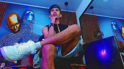 Skinnycutte live cam on Cam4